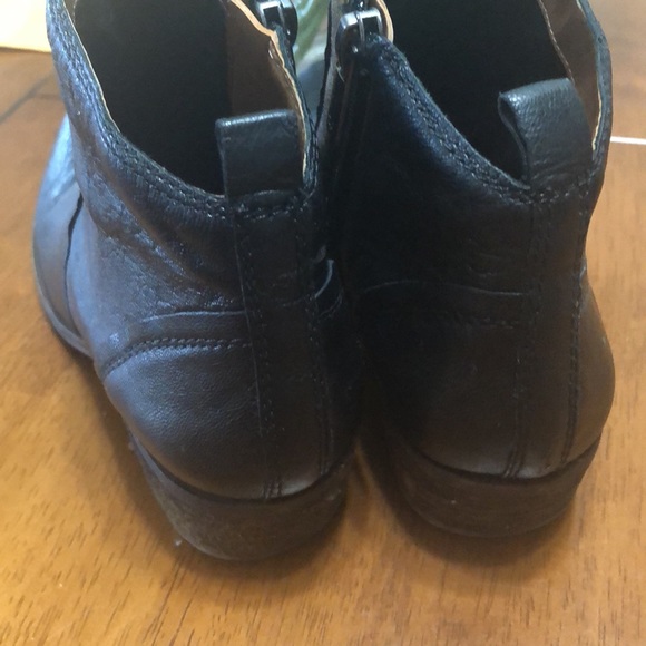 Size 6M Lucky Brand Black  Ankle Boots - Picture 4 of 6